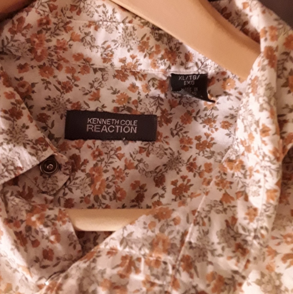 Floral pattern, pearl buttons,  light weight